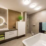 Moderne Neubau - *