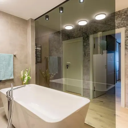 Appartement Moderne Neubau - *